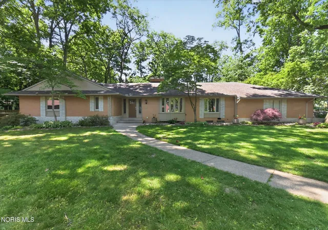 Photo 2 of Single family home for sale at 4550 Eddington Ct, Toledo, OH 43615 | MLS# 10008870 | Listing updated on 2026-09-10