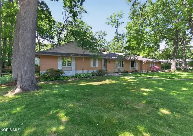Photo 2 of Single family home for sale at 4550 Eddington Ct, Toledo, OH 43615 | MLS# 10008870 | Listing updated on 2026-09-10
