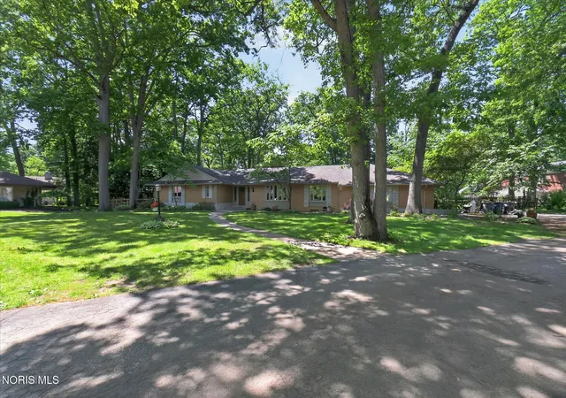 Photo 3 of Single family home for sale at 4550 Eddington Ct, Toledo, OH 43615 | MLS# 10008870 | Listing updated on 2026-09-10