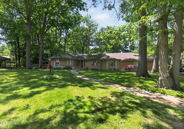 Photo 4 of Single family home for sale at 4550 Eddington Ct, Toledo, OH 43615 | MLS# 10008870 | Listing updated on 2026-09-10