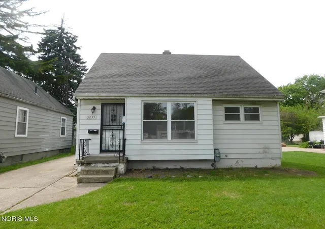 1st image of 3235 Beaumont Dr, Toledo, OH 43608 | MLS# 10008299