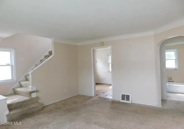 3rd image of 3235 Beaumont Dr, Toledo, OH 43608 | MLS# 10008299