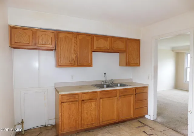5th image of 3235 Beaumont Dr, Toledo, OH 43608 | MLS# 10008299