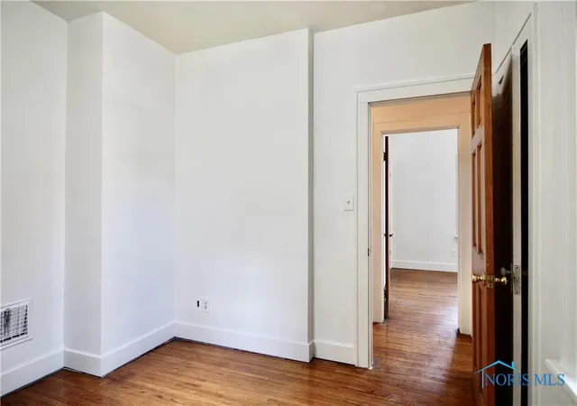 Listing Photo 2 - Condo for sale in building located at 2547 Greenway St, Toledo, OH 43607 - Unit #