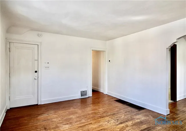 Listing Photo 3 - Condo for sale in building located at 2547 Greenway St, Toledo, OH 43607
