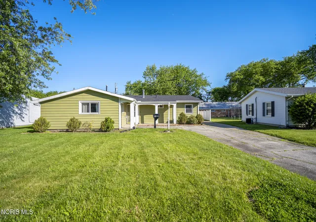 2nd image of 26933 Whiteside Dr, Perrysburg, OH 43551 | MLS# 10008411