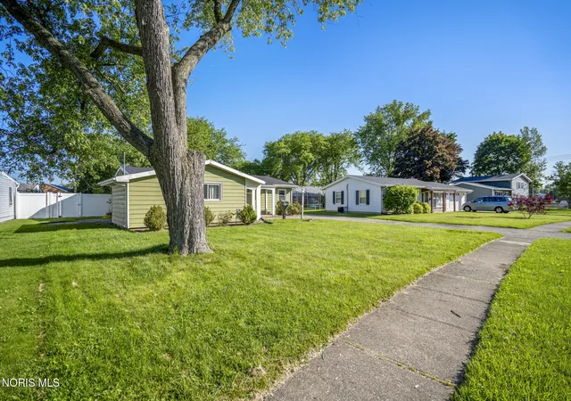 3rd image of 26933 Whiteside Dr, Perrysburg, OH 43551 | MLS# 10008411