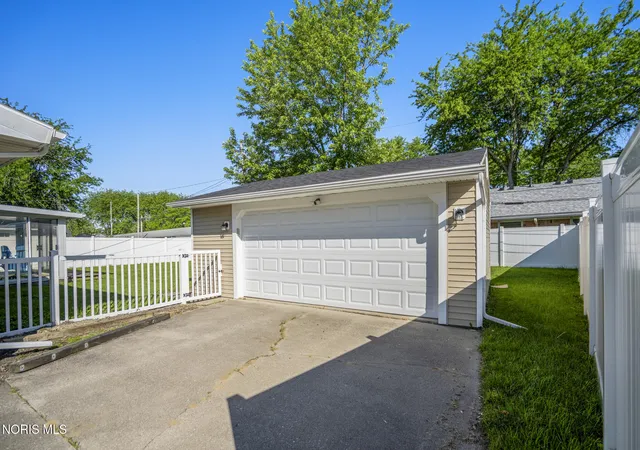 55th image of 26933 Whiteside Dr, Perrysburg, OH 43551 | MLS# 10008411