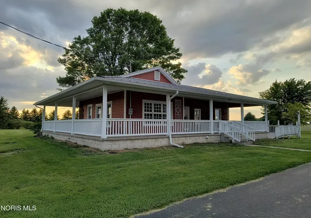 Homes for sale in Metamora, OH | 3310 County Road S, Metamora, OH 43540 | MLS# 10008376