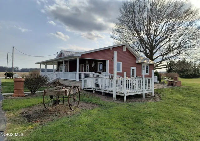 Homes for sale in Metamora, OH | 3310 County Road S, Metamora, OH 43540 | MLS# 10008376