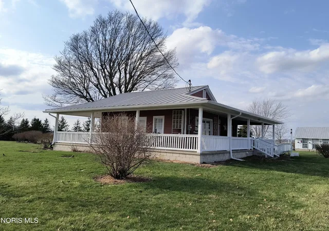Homes for sale in Metamora, OH | 3310 County Road S, Metamora, OH 43540 | MLS# 10008376