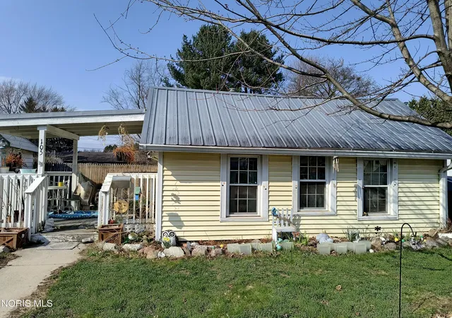 Homes for sale in Delta, OH | 105 Elmwood Ave, Delta, OH 43515 | MLS# 10008379