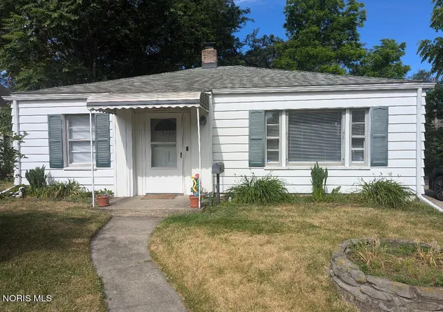 Homes for sale in Toledo, OH | 5121 Adella St, Toledo, OH 43613 | MLS# 10008510