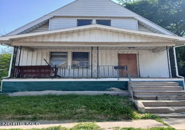 Homes for sale in Toledo, OH | 628 Blair Ct, Toledo, OH 43604 | MLS# 10008721