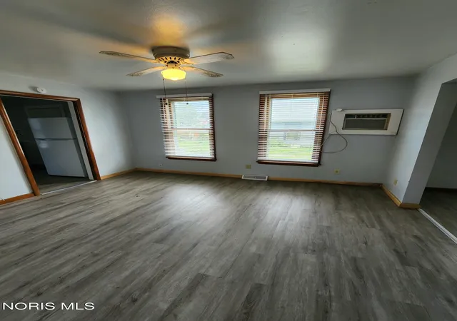 Homes for sale in Toledo, OH | 29 Magyar St, Toledo, OH 43605 | MLS# 10008465