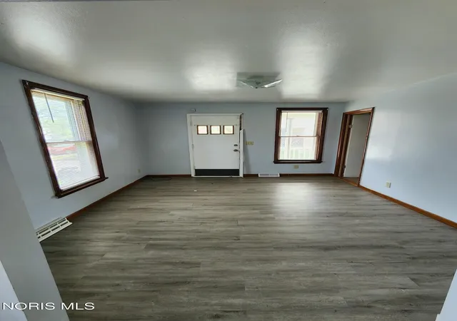 Homes for sale in Toledo, OH | 29 Magyar St, Toledo, OH 43605 | MLS# 10008465