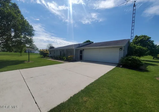 Homes for sale in Tiffin, OH | 3900 Blue Bird Ct, Tiffin, OH 44883 | MLS# 10008481