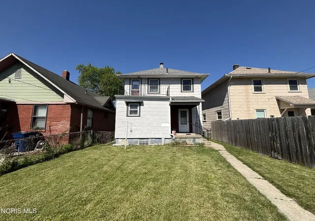 Photo 2 of Single family home for sale at 227 Valleywood Dr, Toledo, OH 43605 | MLS# 10008482 | Listing updated on 2026-06-22
