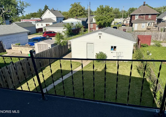 Photo 3 of Single family home for sale at 227 Valleywood Dr, Toledo, OH 43605 | MLS# 10008482 | Listing updated on 2026-06-22