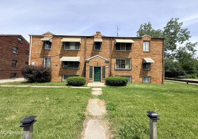 Homes for sale in Toledo, OH | 1356 N Cove Blvd, Toledo, OH 43606 | MLS# 10008660