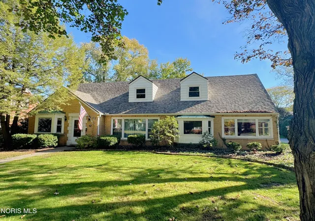 Photo 1 of Single family home for sale at 2806 Meadowwood Dr, Toledo, OH 43606 | MLS# 10008971 | Listing updated on 2026-10-26