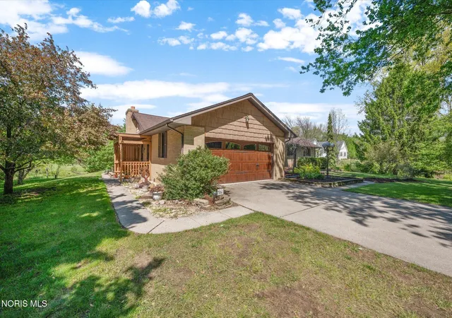 Homes for sale in Swanton, OH | 5691 County Road 1 2, Swanton, OH 43558 | MLS# 10008542