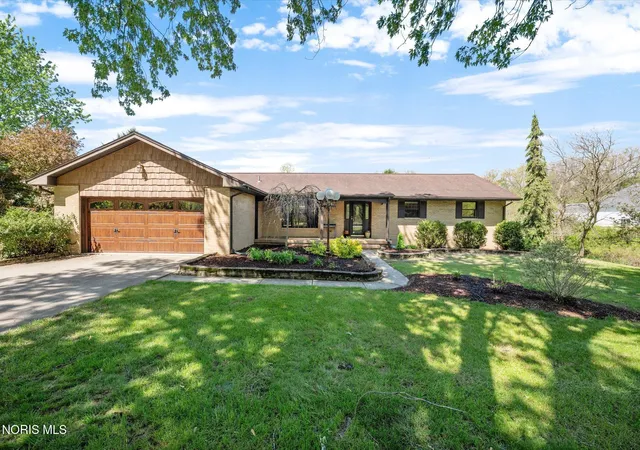 Homes for sale in Swanton, OH | 5691 County Road 1 2, Swanton, OH 43558 | MLS# 10008542