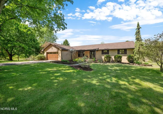 Homes for sale in Swanton, OH | 5691 County Road 1 2, Swanton, OH 43558 | MLS# 10008542