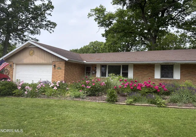 Homes for sale in Napoleon, OH | 139 Northcrest Cir, Napoleon, OH 43545 | MLS# 10008561