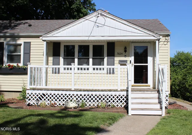 Homes for sale in Toledo, OH | 5824 Adelaide Dr, Toledo, OH 43613 | MLS# 10008634
