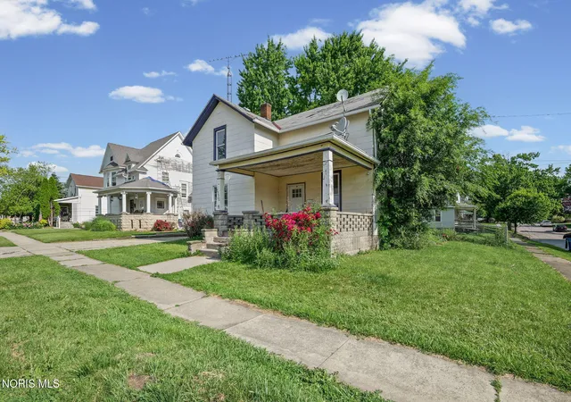 Homes for sale in Fremont, OH | 1302 Napoleon St, Fremont, OH 43420 | MLS# 10008916