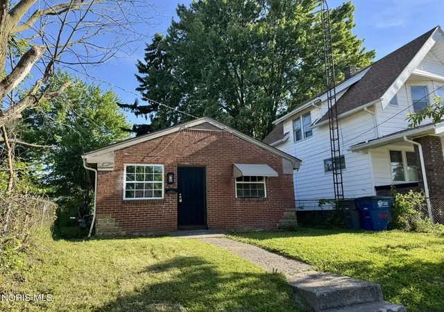 Homes for sale in Toledo, OH | 660 Maywood Ave, Toledo, OH 43608 | MLS# 10008592
