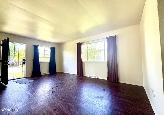 Homes for sale in Toledo, OH | 660 Maywood Ave, Toledo, OH 43608 | MLS# 10008592