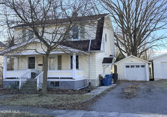 Homes for sale in Bryan, OH | 425 Oakwood Ave, Bryan, OH 43506 | MLS# 10008611