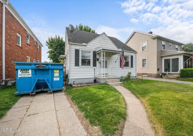 Photo 2 of Single family home for sale at 3170 Sherbrooke Rd, Toledo, OH 43606 | MLS# 10008640 | Listing updated on 2026-07-06