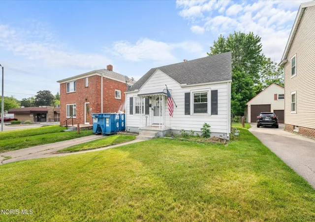 Photo 3 of Single family home for sale at 3170 Sherbrooke Rd, Toledo, OH 43606 | MLS# 10008640 | Listing updated on 2026-07-06
