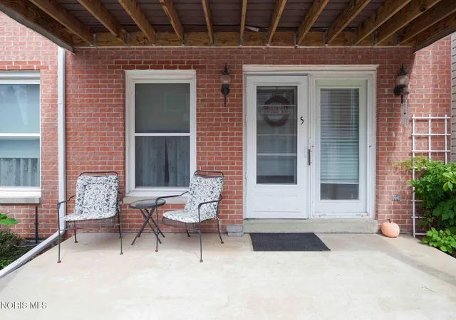 Homes for sale in Findlay, OH | 1932 Queenswood Dr, Findlay, OH 45840 | MLS# 10008751