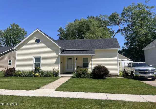 Photo 1 of Single family home for sale at 718 Park St, Napoleon, OH 43545 | MLS# 10008899 | Listing updated on 2026-07-14