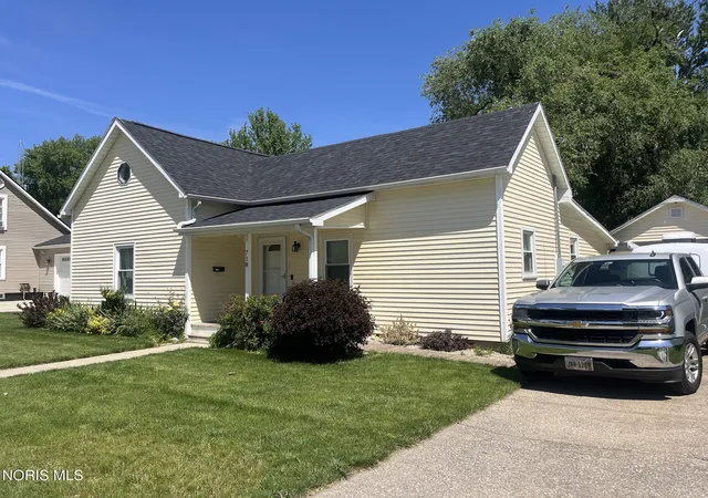 Photo 2 of Single family home for sale at 718 Park St, Napoleon, OH 43545 | MLS# 10008899 | Listing updated on 2026-07-14