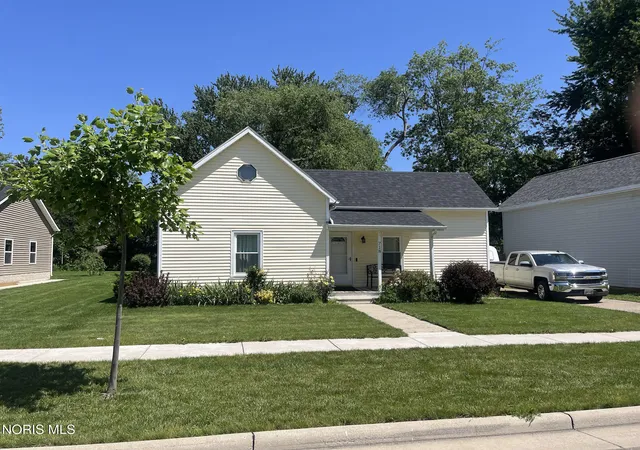 Photo 3 of Single family home for sale at 718 Park St, Napoleon, OH 43545 | MLS# 10008899 | Listing updated on 2026-07-14