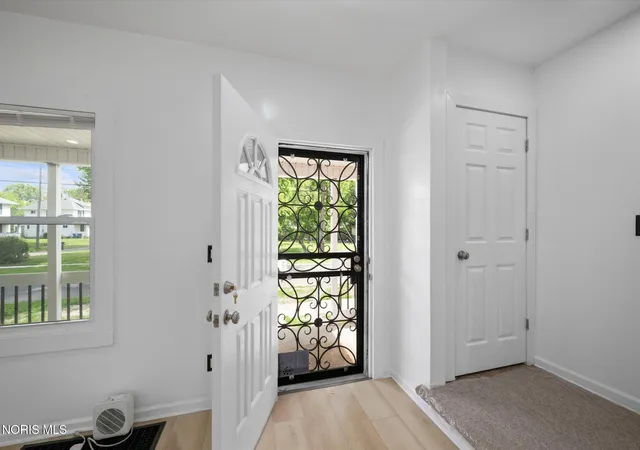 Photo 3 of Sale Pending at 2042 Airline Ave, Toledo, OH 43609 | MLS# 10008691 | Listing updated on 2026-07-23