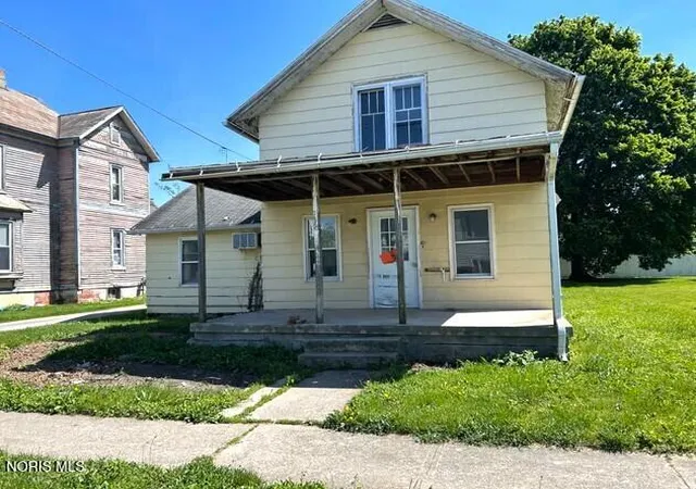 Homes for sale in North Baltimore, OH | 209 W Broadway St, North Baltimore, OH 45872 | MLS# 10008692