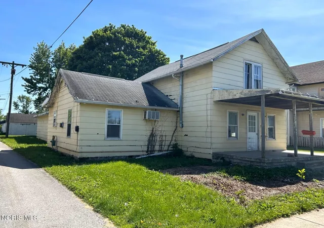 Homes for sale in North Baltimore, OH | 209 W Broadway St, North Baltimore, OH 45872 | MLS# 10008692