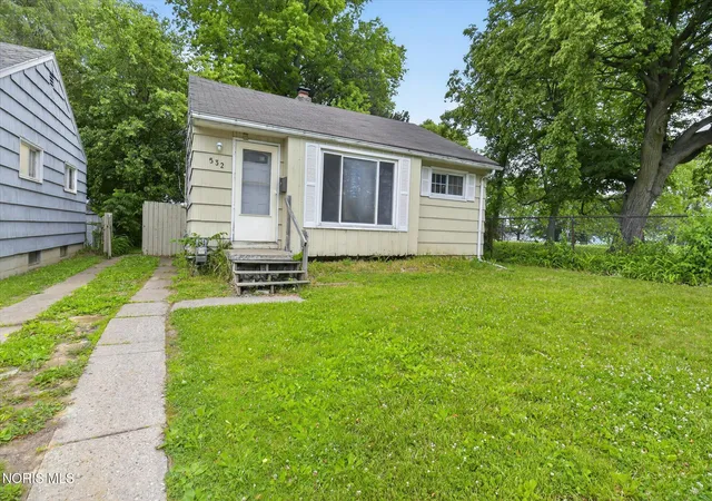 Photo 2 of Single family home for sale at 532 W Capistrano Ave, Toledo, OH 43612 | MLS# 10008741 | Listing updated on 2026-08-27