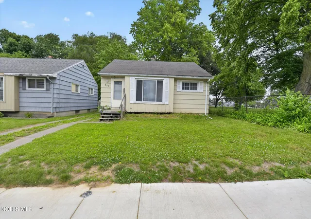 Photo 3 of Single family home for sale at 532 W Capistrano Ave, Toledo, OH 43612 | MLS# 10008741 | Listing updated on 2026-08-27