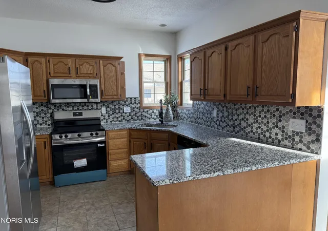 Homes for sale in Fostoria, OH | 1302 Wedgewood Dr, Fostoria, OH 44830 | MLS# 10008761