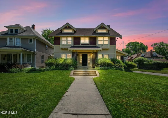 Photo 2 of Single family home for sale at 2702 Scottwood Ave, Toledo, OH 43610 | MLS# 10008791 | Listing updated on 2026-07-27