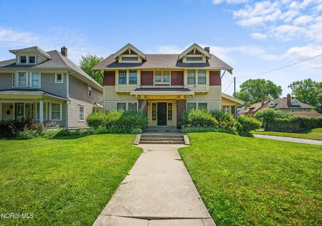 Photo 1 of Single family home for sale at 2702 Scottwood Ave, Toledo, OH 43610 | MLS# 10008791 | Listing updated on 2026-07-27