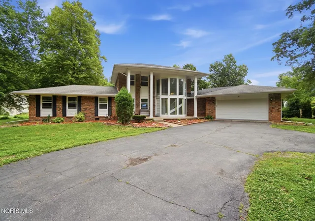 Homes for sale in Holland, OH | 28 N Centennial Rd, Holland, OH 43528 | MLS# 10008827