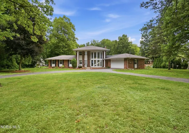 Homes for sale in Holland, OH | 28 N Centennial Rd, Holland, OH 43528 | MLS# 10008827